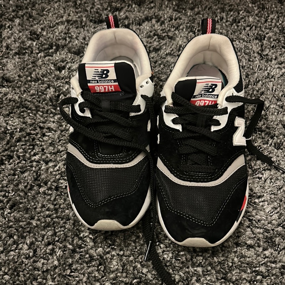 Great condition New Balance sneakers women’s size 6.5